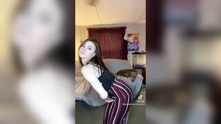 Sexy TikTok Girls: Skinny white girl shaking her ass #3