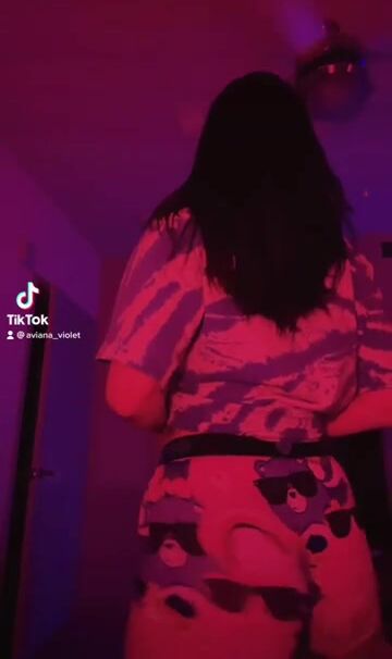 i’m mesmerized by her ass????