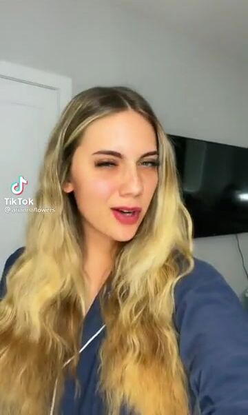 Arianna ass is jello
