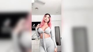 Hottest TikToks: @shantellv_ #1