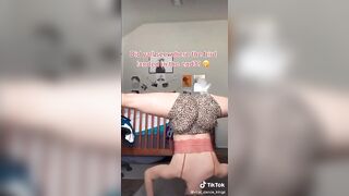 Sexy TikTok Girls: Bahahahaha what a smart bird #4