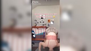 Sexy TikTok Girls: Bahahahaha what a smart bird #2