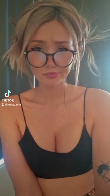 I've got the type of hair that needs pulling ????