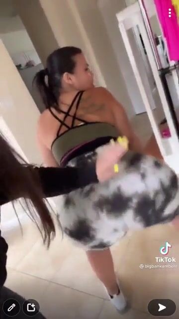 Mom shakes her ass for daughters tik tok