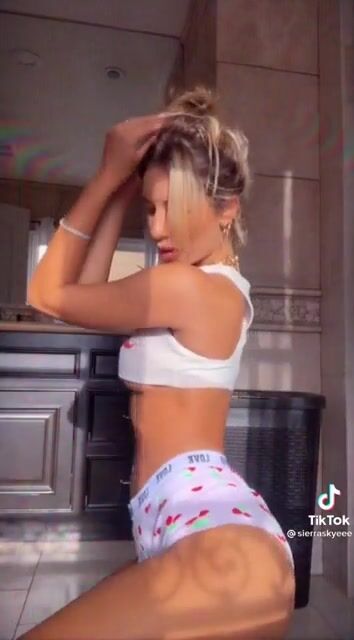 Sierra Skye white girl twerk