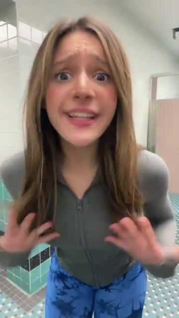 TikTok thot Soph Gara sticks out tongue and shake’s her massive ass ????????????