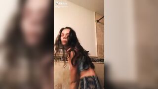 Sexy TikTok Girls: bathroom dance #2