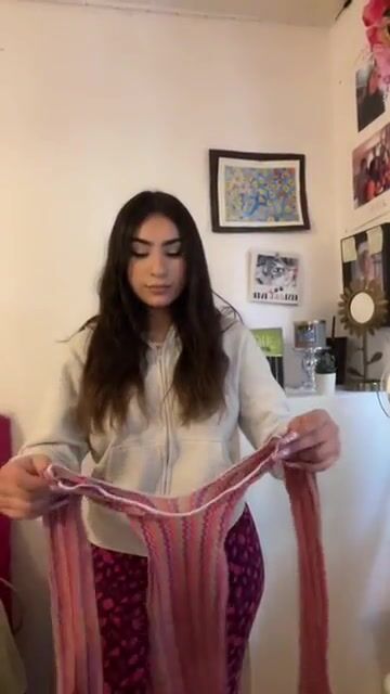 Never seen anyone actually put it on, but she does and DAMN she’s got a body ????‍???????? @messymami