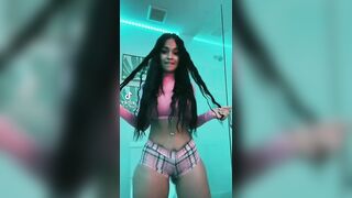 Imagine her doin that on ya meat