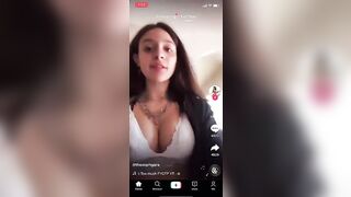 Sexy TikTok Girls: This new trend is not so bad #2