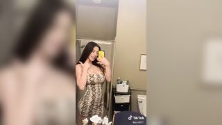 Sexy TikTok Girls: Damn Jordan #4