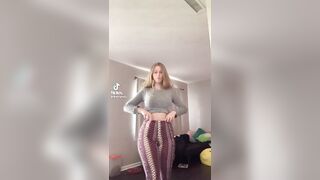 Sexy TikTok Girls: Wedging herself #1