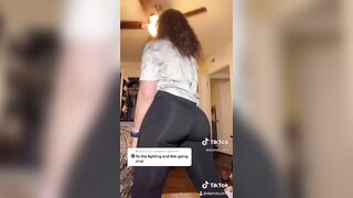 Sexy TikTok Girls: Big bank in yoga pants #4
