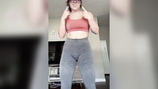 Sexy TikTok Girls: Big bank in leggings #2