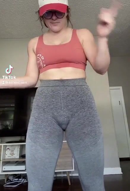 Big bank in leggings