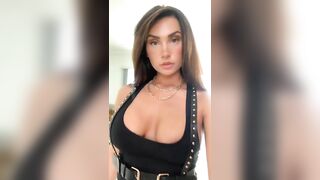 Sexy TikTok Girls: when she's got the face and the body #3