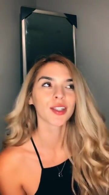 When she turns around ???????? - alissiamarie