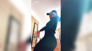 Sexy TikTok Girls: Damn she can throw it #2