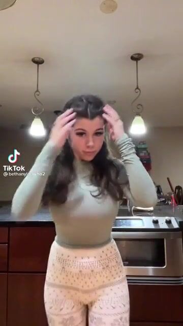 Damn she’s STACKED ????????