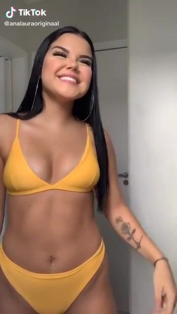 Definitely a thot but her face????? tf