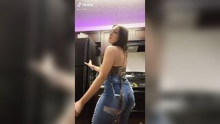 Sexy TikTok Girls: That ass wiggles #1