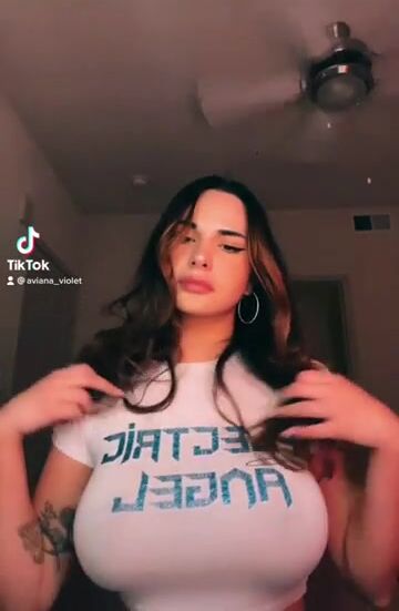 wait…. is her shirt see through? ????
