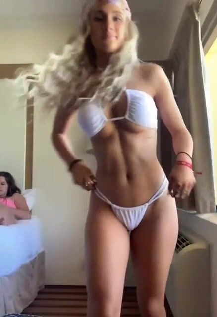 Damn... Y'all like fit girls? (qu33fqueen2