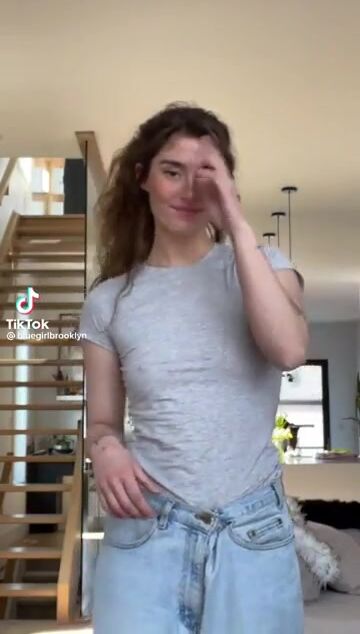 She got her hart broken, who wants to help her #nippy