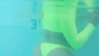 Sexy TikTok Girls: Siri, underwater booty shake. #4