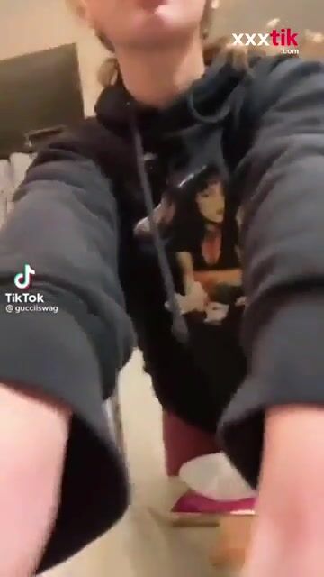 Small waist, pretty face with a huge bang.....