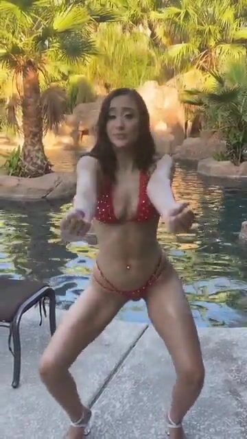 Impressyumi in Red Bikini