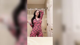 Sexy TikTok Girls: This Sub has Gone to Shit #1