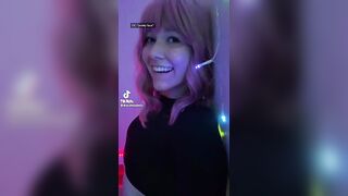 Sexy TikTok Girls: is that a medium bank ? #4