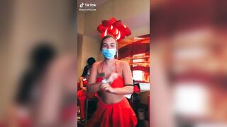 Sexy TikTok Girls: These waitresses nowadays, man #1