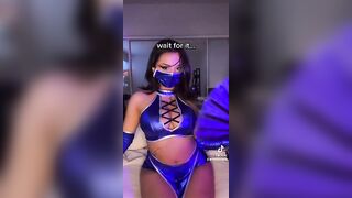 Sexy TikTok Girls: what do you think of my mortal kombat kitana cosplay? ♥️♥️ #4