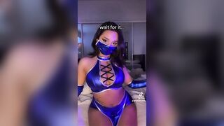 Sexy TikTok Girls: what do you think of my mortal kombat kitana cosplay? ♥️♥️ #3