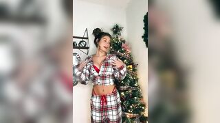 Sexy TikTok Girls: Would love to unwrap her ♥️♥️ #2