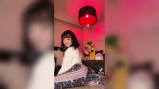 Sexy TikTok Girls: She’ll hit a split in a second #4