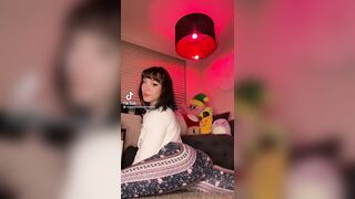 Sexy TikTok Girls: She’ll hit a split in a second #2