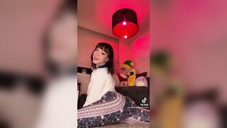 Sexy TikTok Girls: She’ll hit a split in a second #3