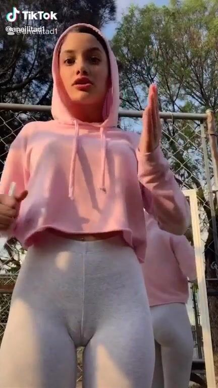 She’s 18 ???? peep the mirror outside tho..????