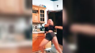 Sexy TikTok Girls: oh my lord look at that jiggle #3