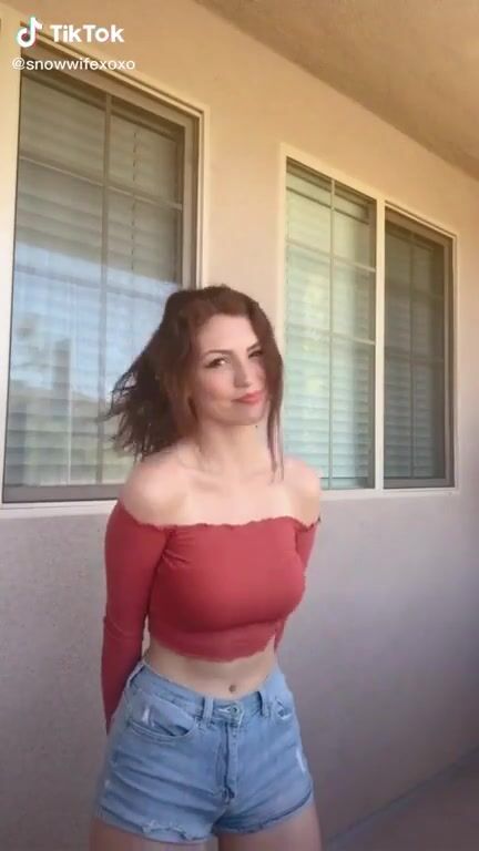 Super cute tiktokthot @snowwifexoxo