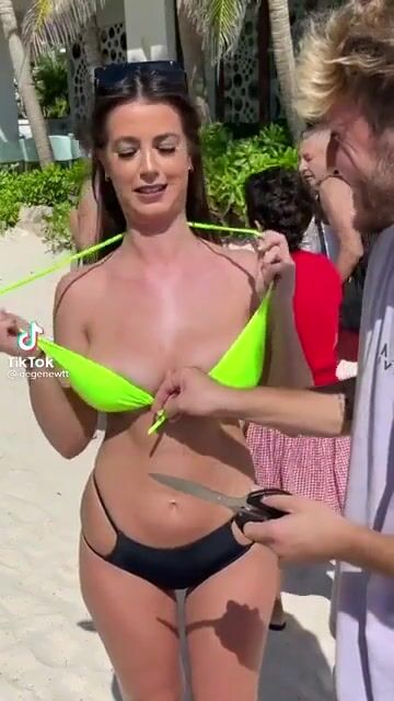 Amazing tits, subpar magic
