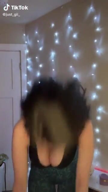 Boobies jiggle wiggle