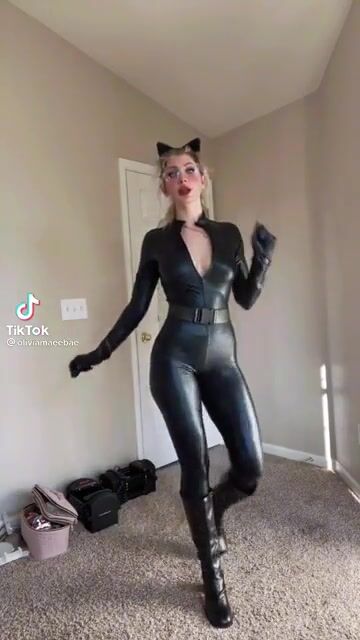 I see why Batman likes Catwoman