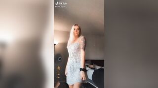 Sexy TikTok Girls: Sheeshh. She knows EXACTLY what she doinn #1