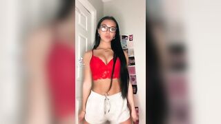 Sexy TikTok Girls: Love watching her shake her tits #2