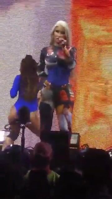 Iggy making me Sticky ????