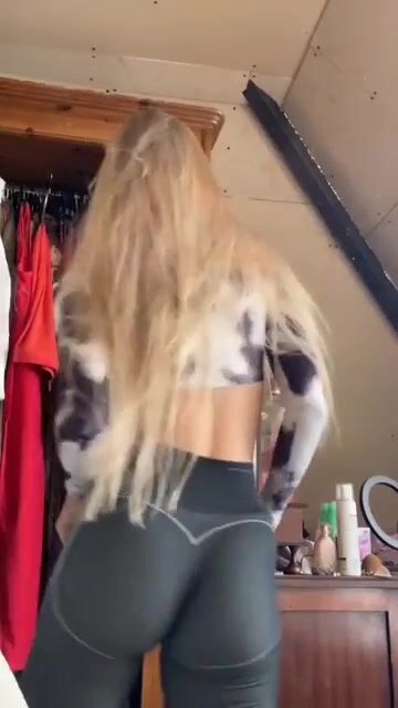 Teasing in very tight pants